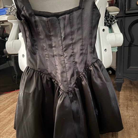 Size S Heiress Beverly Hills poof dress. Never worn, it was too small. - Picture 5 of 7